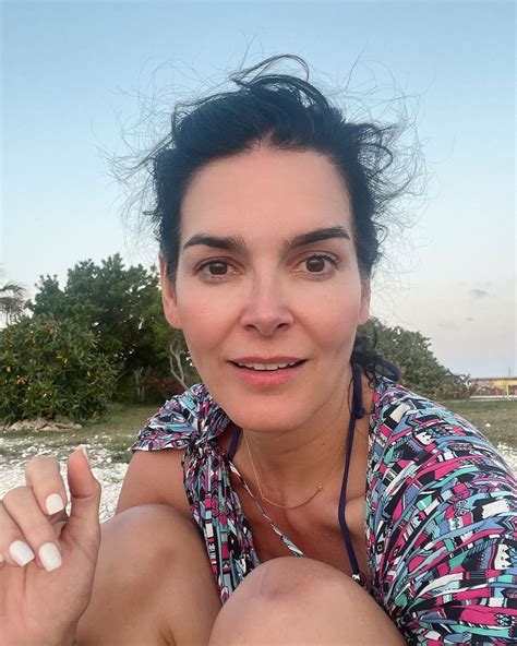 angie harmon christon staples  1 scoop Catie's