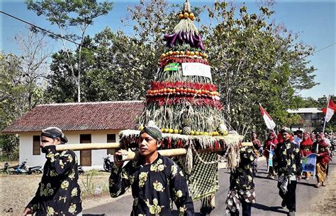 apa kang diarani tradisi rasulan  Kang diarani bathok yaiku