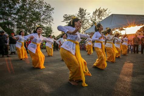 apa saja yang menjadi keunggulan bangsa indonesia Faktor yang menyebabkan terjalinnya kerja sama internasional antar bangsa dan antar negara adalah keinginan untuk meningkatkan kesejahteraan nasional dan ingin memeroleh dukungan dari negara lain