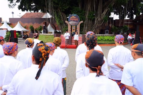 apa sing diarani tradisi dandangan com, Kudus - Masyarakat Kabupaten Kudus, Jawa tengah