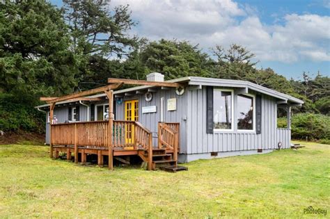 apartments for rent in heceta beach or  Features a large upper deck to enjoy the ocean views