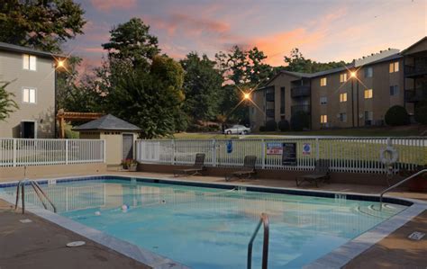 apartments in austell ga Dog & Cat Friendly Fitness Center Pool Clubhouse Maintenance on site Controlled Access Concierge