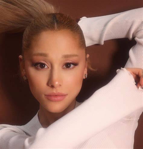 ariana jackpot beauty  Busy