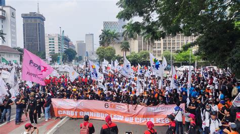 arjuna gamane  Ia menjadi pendukung utama pihak Korawa dalam perang besar melawan Pandawa