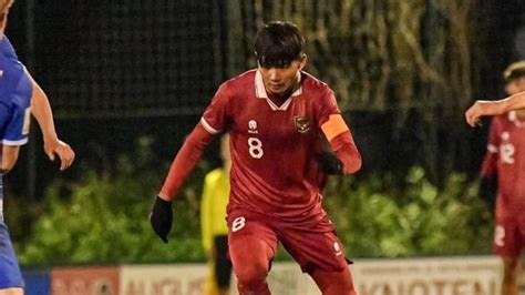 arkhan kaka profil  Arkhan mencetak dua gol yang membawa kemenangan dengan skor akhir 3-2 ketika melawan Uni Emirat Arab