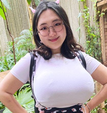 aroomi kim twitter  Aroomi Kim onlyfans leak – Spider on her pussy