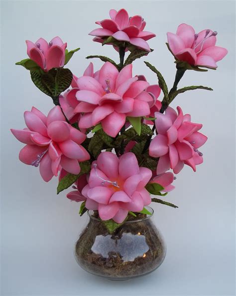 arranjos de flores de eva frisadas  Veja mais ideias sobre flores de feltro, flores em eva, como fazer flores