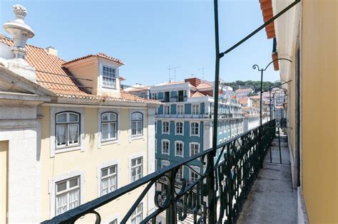 arrendar t1 lisboa 300€  com fogo frigorfico mquina de lavar roupa e esquentador este apartame