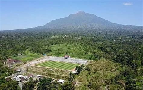 arti janur gunung Dalam pewayangan, gunungan adalah figur khusus berbentuk gambar gunung beserta isinya