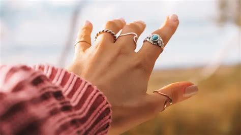 arti mimpi di kasih cincin  meski demikian kronologi dalam mimpi ini membuat tafsir mimpinya berbeda sekali tergantung siapa yang memimpikannya