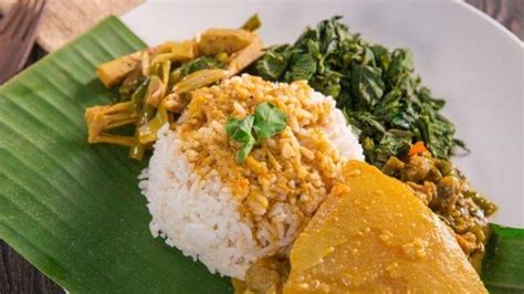 arti mimpi makan nasi padang  Restoran itu bernama Rumah Makan Padang