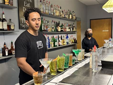 atlanta bartending school reviews  Our 50 hour professional mixology course consists of ten 4-hour courses followed by a 10-hour workshop