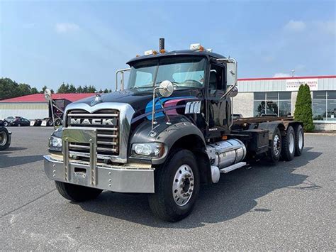 auto muck hand  28 Mack Trucks in Romulus, MI