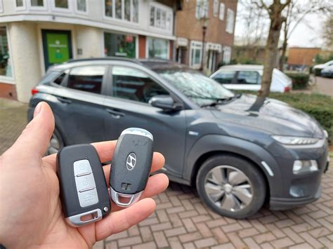 autosleutel maken houten  De sleutel wordt gekopieerd terwijl de oude sleutel gewoon blijft werken