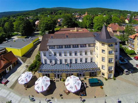 bad flinsberg hotel magnolia 1 Das familiär geführte Hotel Magnolia I befindet sich an der kleinen Promenade des südpolnischen Kurortes Bad Flinsberg (Swieradow Zdrój), werktags 2 bis 3 Kuranwendungen