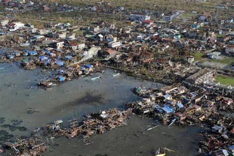 badai haiyan  Salah satunya badai raksasa Haiyan yang baru saja menghantam kepulauan Filipina Tengah