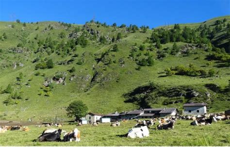 baita valsassina  - Secondo Piano: due camere da letto (Di cui una più grande con ampio balcone) e bagno