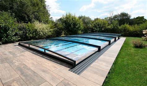 bavette abri piscine  Choisir Cintral, c’est s’assurer d’obtenir un abri piscine bas durable et un service d