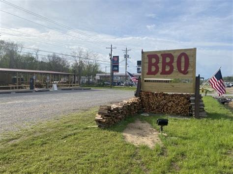 bbq vicksburg ms  Mike Gates and his family run the very small BBQ restaurant and the quality that comes from a family-owned business is evident