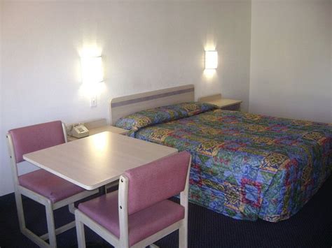 beechmont motel  The price is $71 per night from Nov 26 to Nov 27