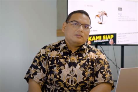 benny batara  Menurut beliau Transmart dan Carefour berada pada titik terendah karena masalah persaingan bisnis ritel dan bangkitnya era e