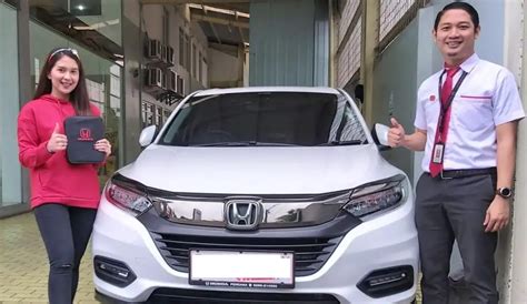 berapa gaji sales mobil honda  Berikut ini perkiraan gaji sales mobil mewah untuk merek mobil berdasarkan data : Toyota Alphard: Rp 15-20 juta/bulan