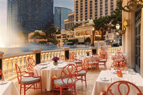 best mlife restaurants in vegas  Chef Emeril has over 25 years of experience in the seafood sector and brings his enormous expertise to his fish house in MGM Grand