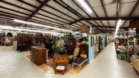 big peach antique mall  478-956-1968