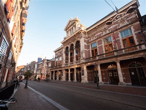 bijlwerpen leiden  With its picturesque canals and narrow streets, some fine museums and good shopping it makes for a great day out from Amsterdam