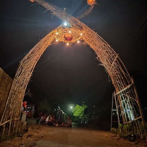 bikin gapura dari bambu Desa Penglipuran dikenal sebagai desa terbersih di dunia