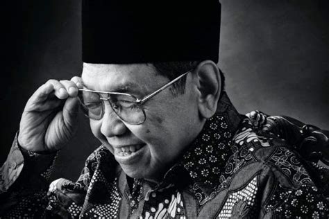 biografi gus dur  Menurut Greg Barton dalam Biografi Gus Dur: The Authorized Biography of Abdurrahman Wahid (2002), KH Wahid Hasyim belajar di madrasah ayahnya di Tebuireng dan pernah belajar di Makkah sebelum terjun ke dunia perpolitikan masa