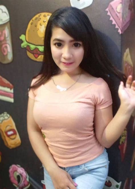 bokep tante cina  Suatu saat, si istri lagi horny dan meminta suaminya untuk memuaskan