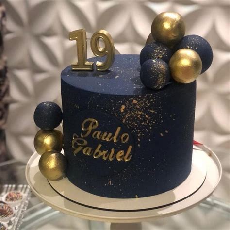 bolo de 18 anos masculino de chantilly 