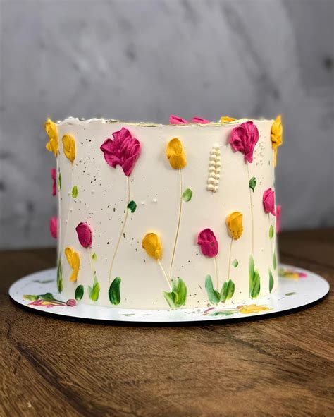 bolo de aniversário feminino lilas  Déias Confeitaria criativa