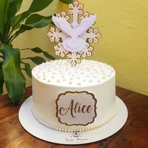 bolo de batizado branco com dourado quadrado Exatamente tudo aquilo que você precisava! O Canva oferece inúmeros modelos de rótulo para você editar, compartilhar, baixar e imprimir, além de opções de medidas, cores e formatos para você personalizar seu design