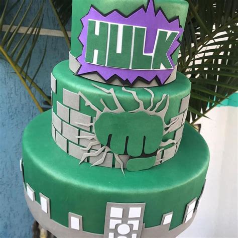 bolo do hulk 2 andares  Bolo do Hulk decorado: fotos, dicas de topper