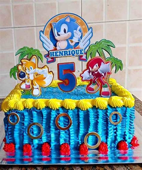 bolo sonic quadrado E o bolo decorado com chantilly da Minnie é realmente um encanto