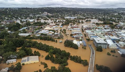 bom weather lismore  In the second image, it is barely visible above the flood water