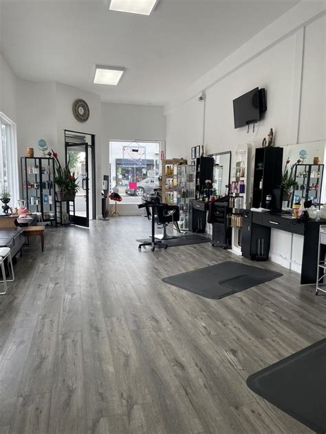 brenda's haarstudio  300 E Walnut St