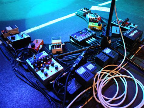 brian molko pedalboard  Brian Molko undeniably holds an esteemed place as an icon in the realm of alternative rock and beyond