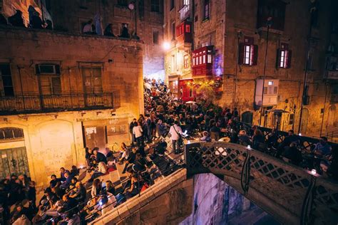 bridge bar valletta  When traveling to Valletta, make sure to go and watch the Saluting Battery, a daily artillery battery display originating from the 16th century