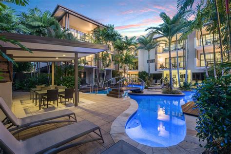 budget accommodation port douglas  Show prices