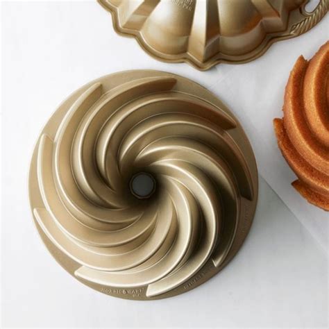 bundt pan kmart  Best Ceramic Bundt Pan: casaWare Ceramic Fluted Bundt Pan – $22