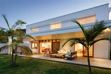 byron bay beach houses  Perfect for family and friends 2 Beach House is set on large tropical and private grounds, all you need to do is simply park the