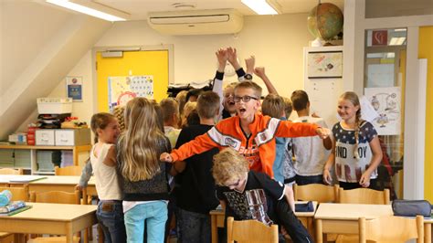 bzt show afkorting  Amusementsprogramma waarin wensen van kinderen worden vervuld