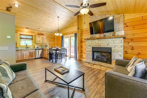 cabin rentals near cataloochee ski resort  Whatever you taste or needs, there is Maggie Valley NC Lodging available that will suit your perfectly