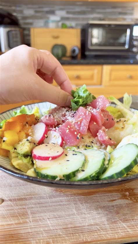 cactus club tuna poke bowl calories  Load up your bowl with the rice first and then the tuna and the other toppings