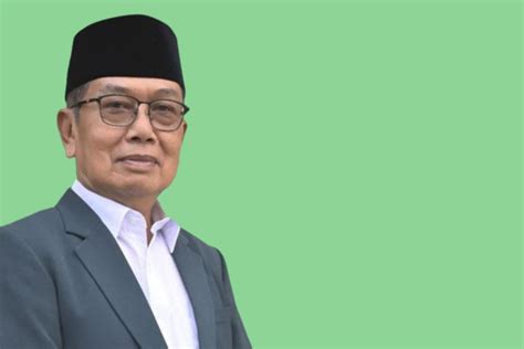 calon bupati batang  (ANTARA/Kutnadi)Mantan Bupati Batang Yoyok Riyo Sudibyo periode 2012-2017 pada pertemuan dengan sejumlah tokoh masyarakat untuk menampung opini masyarakat terkait rencana pencalonan dirinya maju pada Pilkada Batang dan calon anggota DPR PI, Jumat malam (16/6/2023)