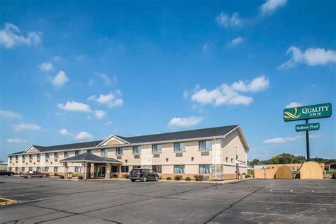 canterbury inn coralville The Canterbury FantaSuites Inn in Muscatine, IA, has been bought by Econolodge