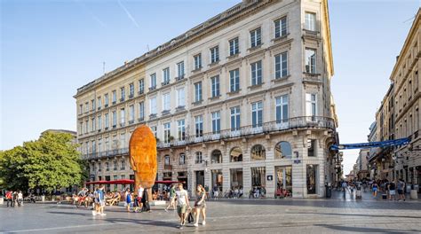 car hire bordeaux city centre 1 km from CAPC Musee d'Art Contemporain, Le Palais Gallien Hôtel & Spa features accommodation with a seasonal outdoor swimming pool, private parking, a garden and a terrace